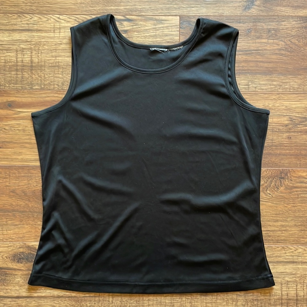 Basic black tank size XL